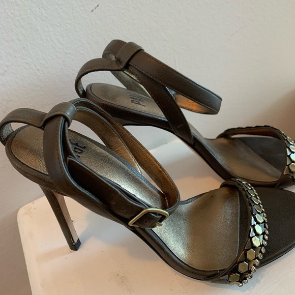 Olive Sandals size 6 - Picture 2 of 10